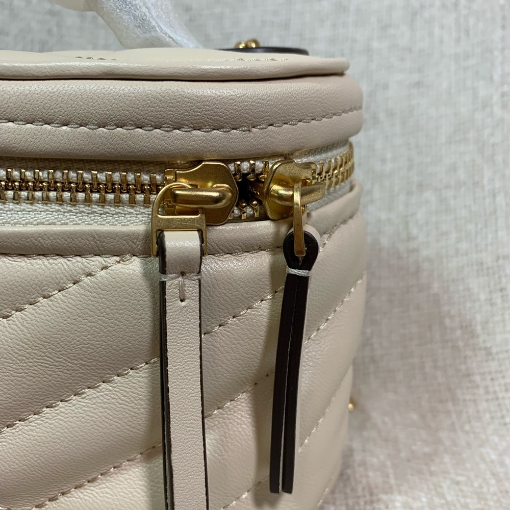 Tory Burch New Cream Quilted Leather Kira Chevron Mini Vanity Bag - BRAND NEW - Picture 11 of 16